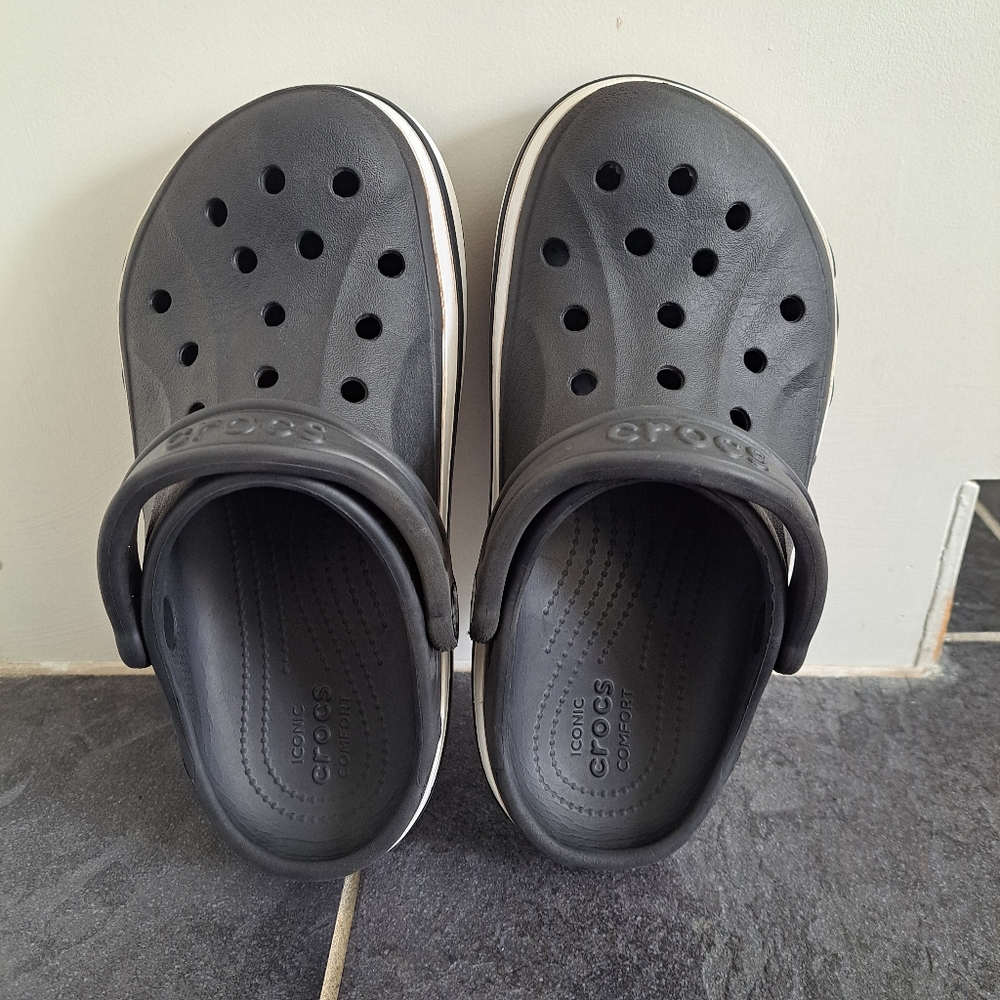 Classic Unisex Crocs Black Clogs Size M 4 | W 6